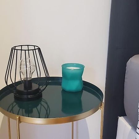 Tulsa Home - Superbe Appartement De Deux Chambres - Avec Terrasse Privee Osny Eksteriør billede