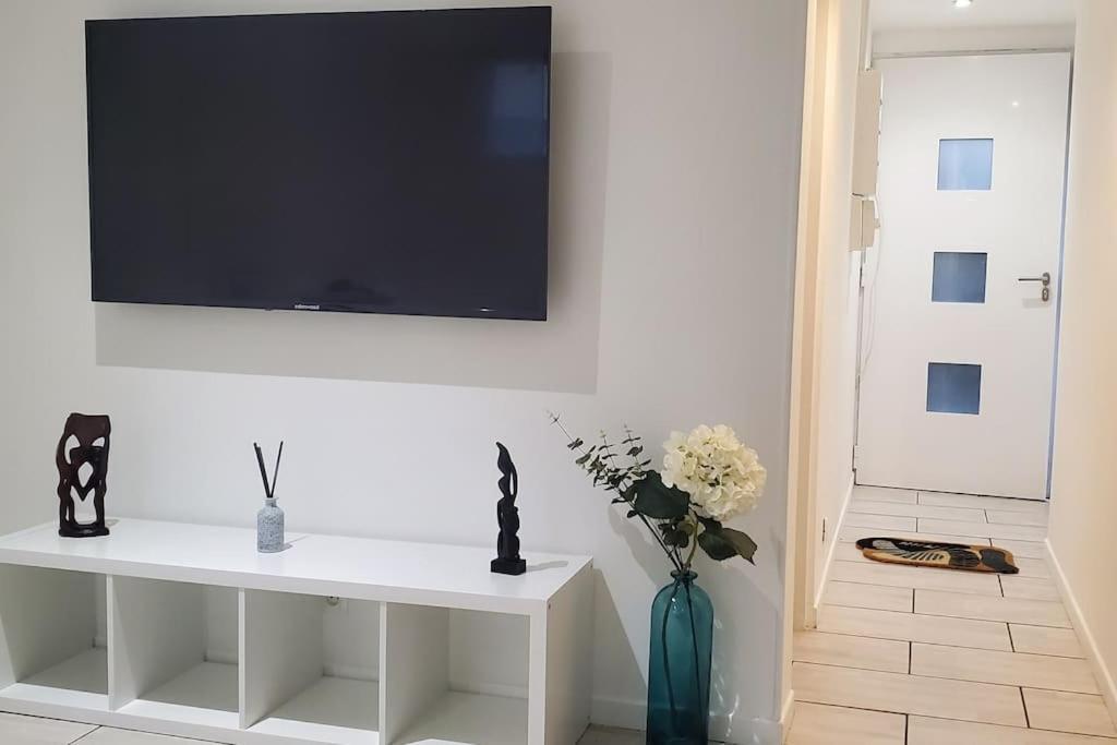 Tulsa Home - Superbe Appartement De Deux Chambres - Avec Terrasse Privee Osny Eksteriør billede